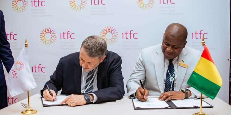 Alger : la Guinée signe un accord de 40 millions de dollars avec l’ITFC pour l’achat de riz