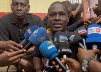 Baccalauréat 2025 : Almamy Doumbouya, un candidat à mobilité réduite, décroche son admission après quatre tentatives