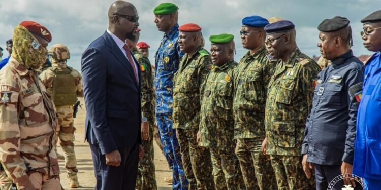 Guinée : Mamadi Doumbouya nomme plusieurs généraux et colonels au ministère de la Défense