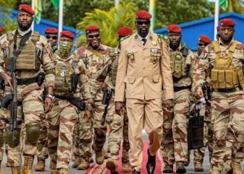 Armée guinéenne : Mamadi Doumbouya élève plusieurs officiers en grade