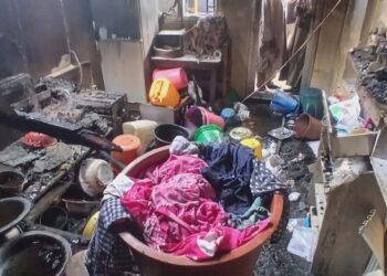 Tragédie nocturne : une mère et ses deux enfants tués dans un incendie