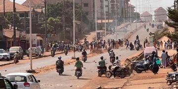 Kobaya : des élèves perturbent les cours et barricadent la route sur la T5