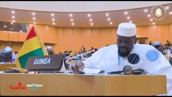 Sommet CEDEAO : Mamadi Doumbouya plaide pour la fin des sanctions à Freetown