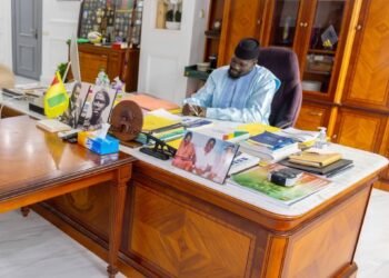 Guinée : Mamadi Doumbouya justifie les récentes décisions administratives et gouvernementales