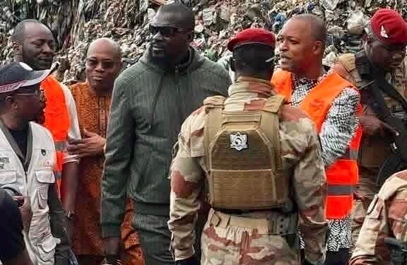 Dar-Es-Salam : Mamadi Doumbouya se rend sur le site de l’éboulement meurtrier